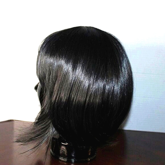 NWOT Black Shoulder-Length Wig with Bangs - Adjustable Cap - Picture 6 of 8